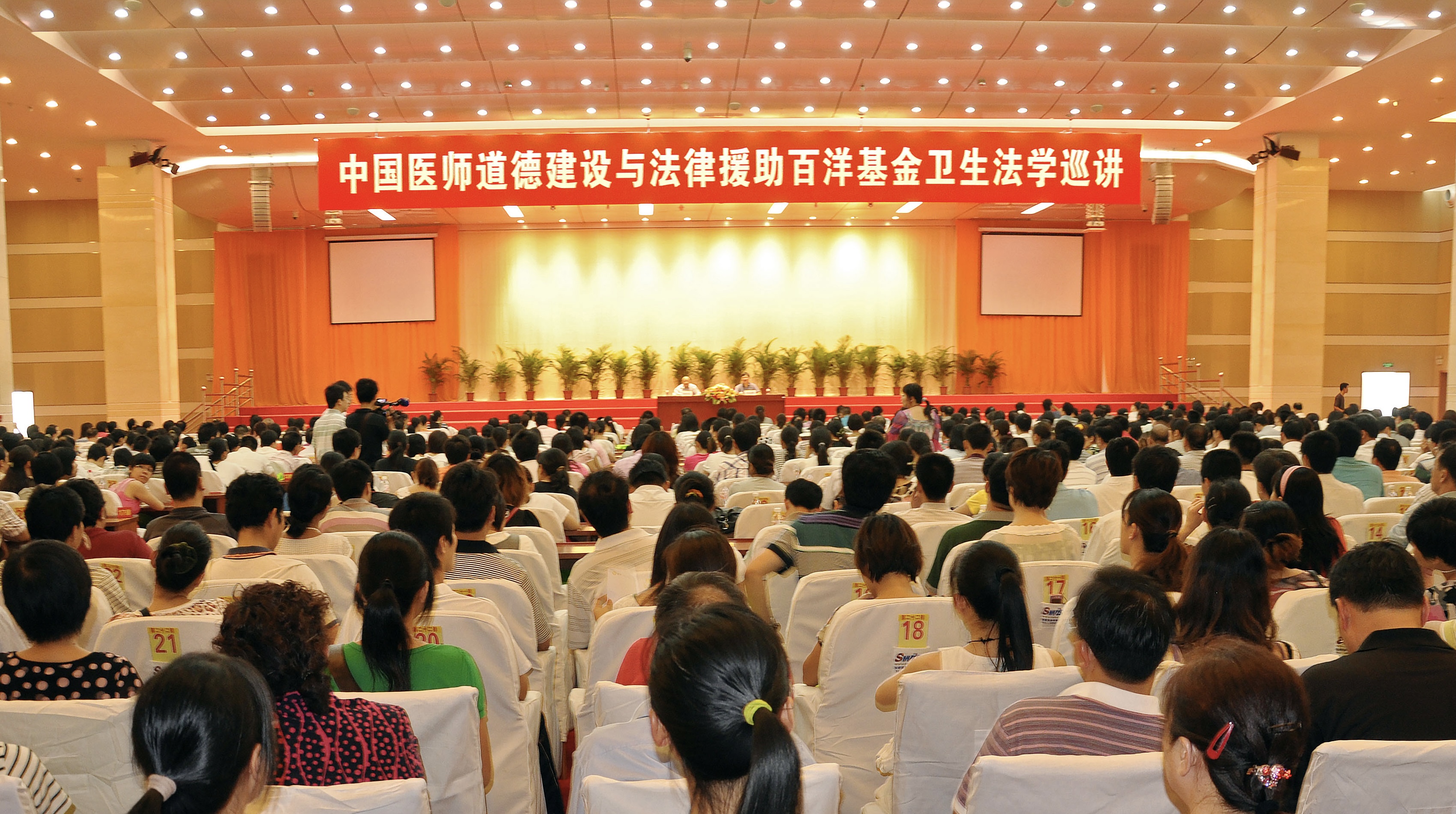 久久久www成人免费无遮挡大片
